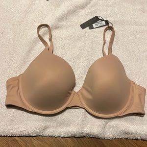 NWT SKIMS Fits Everybody T-Shirt Bra 38B